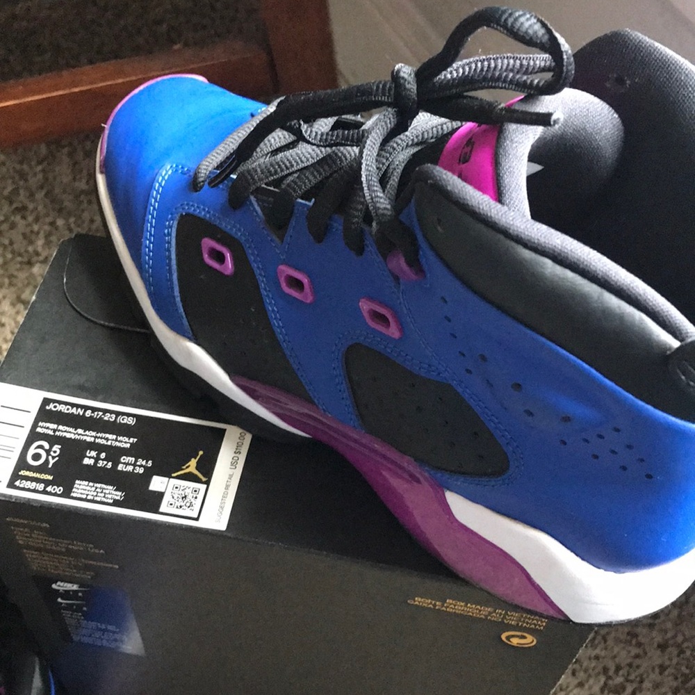 Jordan 6-17-23 (gs) 6.5 in size